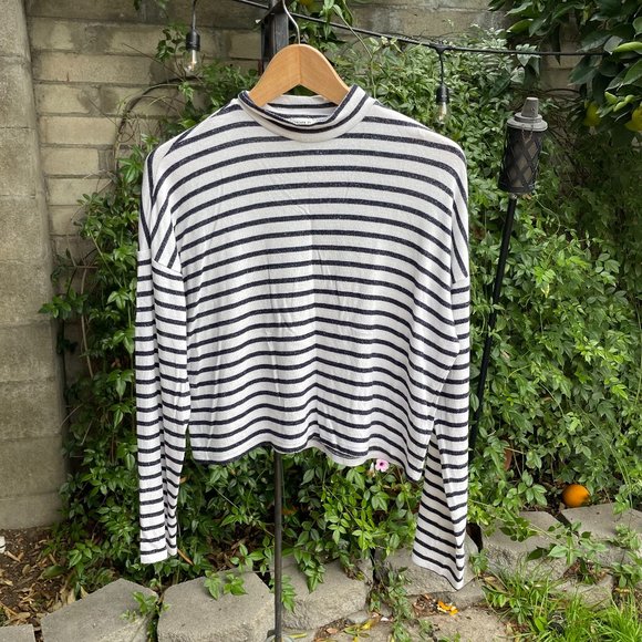 Forever 21 Blue and White striped sweater- size small - Picture 1 of 4